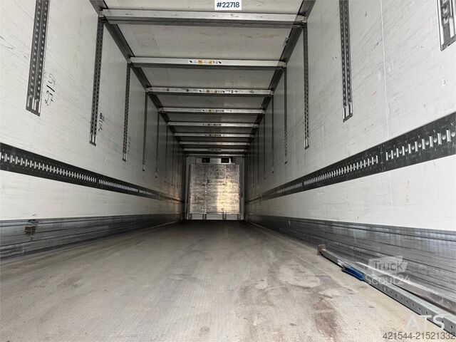 Pārvadājumi saldētavā/saldētavā Schmitz refrigerated/freezer semi-trailer with unit – trai