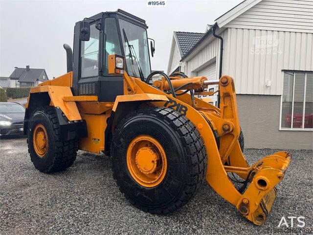 товарач CASE 721B Wheel Loader with bucket