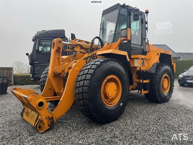 товарач CASE 721B Wheel Loader with bucket