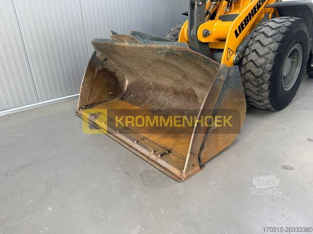Pala gommata Liebherr L526