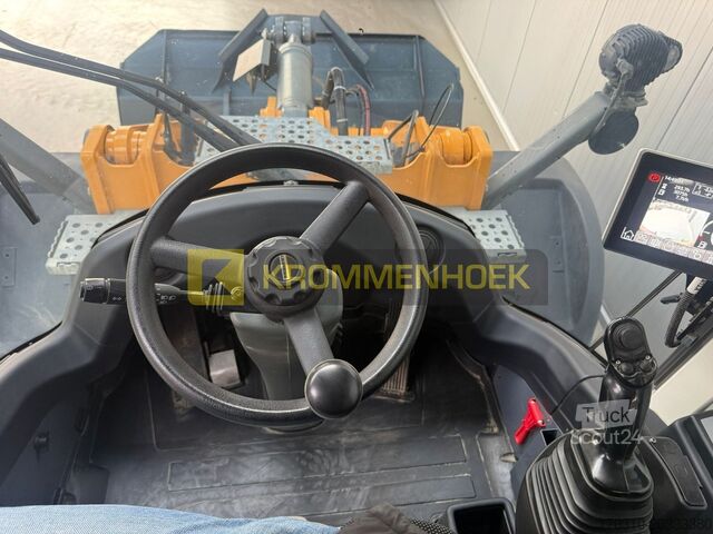 Pala gommata Liebherr L526