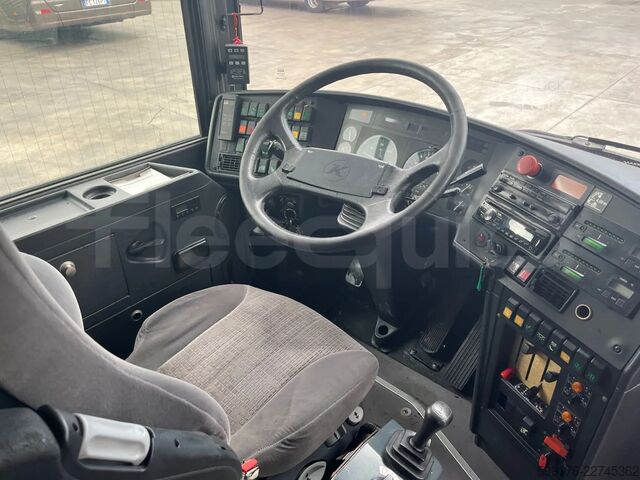 Setra S328, an fabricație 2000, 78 locuri pe scaune, normă de poluare Euro 2 Setra S328