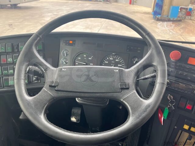 Setra S328, an fabricație 2000, 78 locuri pe scaune, normă de poluare Euro 2 Setra S328