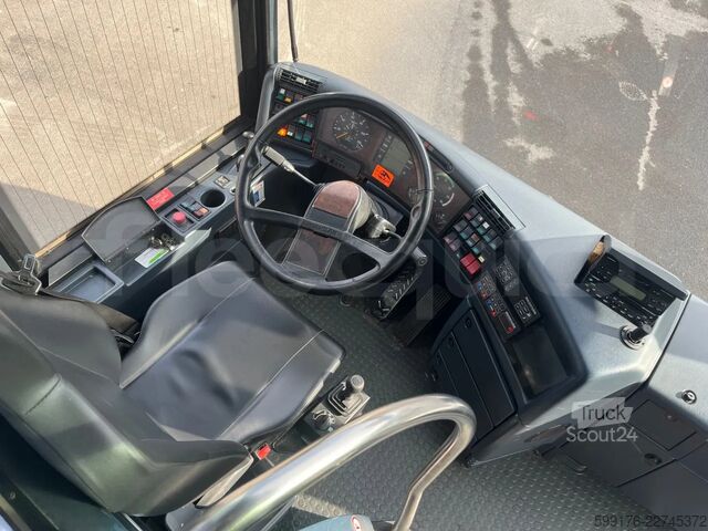 Neoplan Starliner, 2002 года выпуска, 53 посадочных места, соответствие стандарту Euro 3. Neoplan Starliner