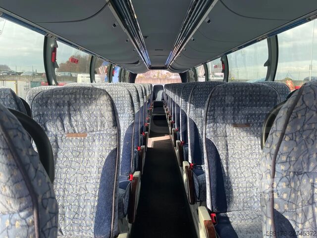 Neoplan Starliner, 2002 года выпуска, 53 посадочных места, соответствие стандарту Euro 3. Neoplan Starliner