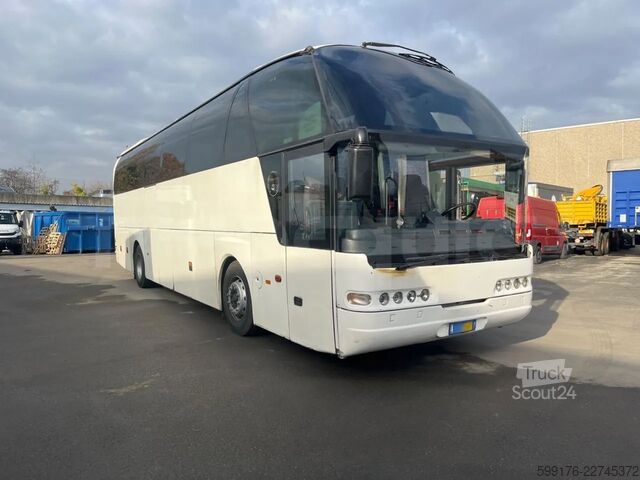 Neoplan Starliner, 2002 года выпуска, 53 посадочных места, соответствие стандарту Euro 3. Neoplan Starliner
