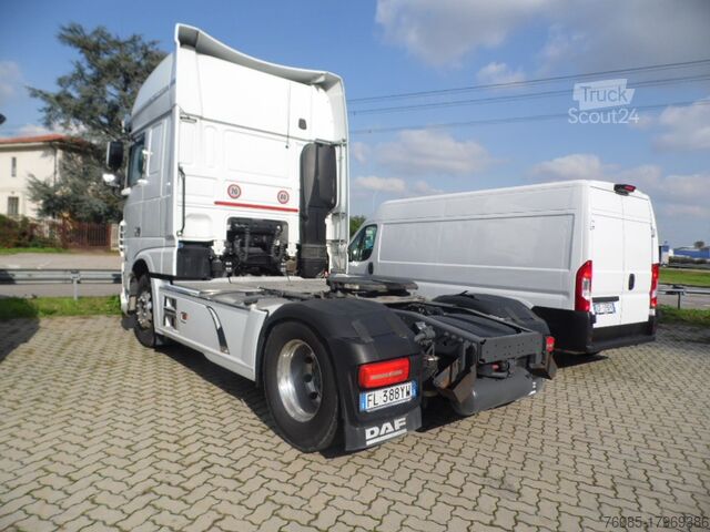 Standart traktör DAF XF 530