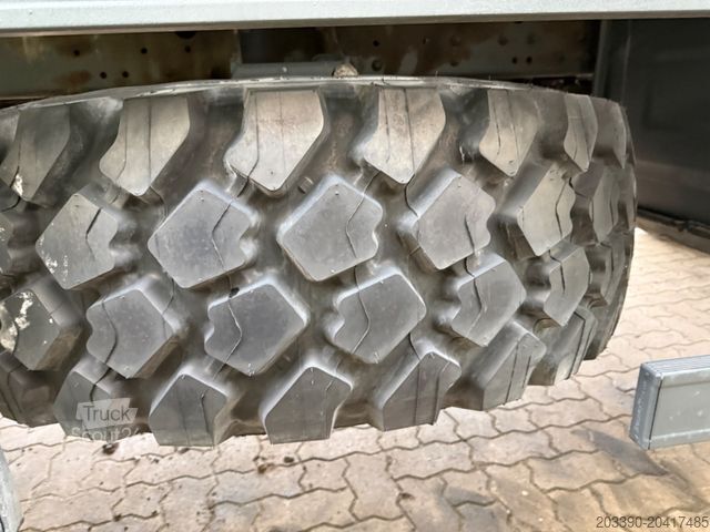 Flaklastbil med kapell IVECO 140E24 4x4 / Armee / Militär / Camper