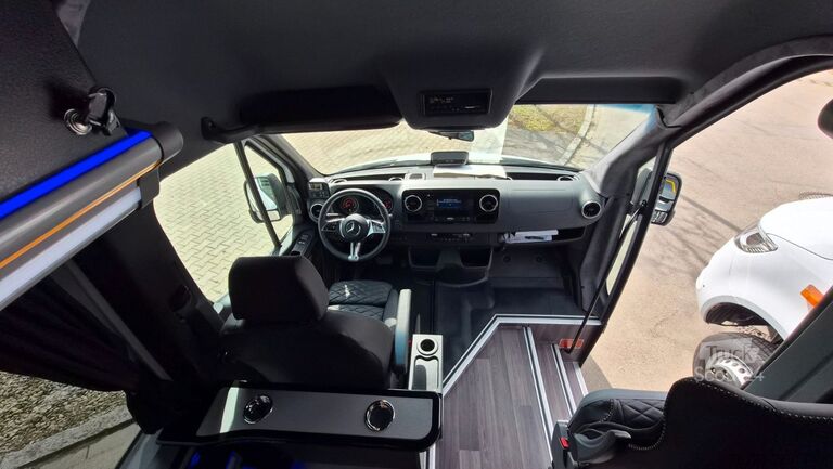 Микробус MERCEDES-BENZ 519  Allrad 4 x 4  20 / 23 Sitzer schnelle Liefe