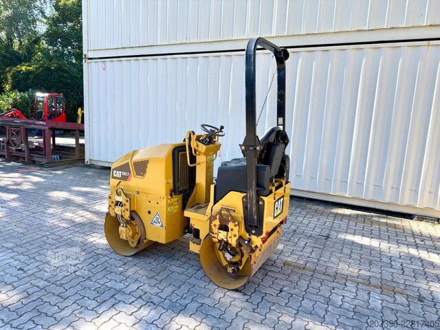 Jednovalcový valec CATERPILLAR CB1.7 / 2019 BJ / 430 Stunden