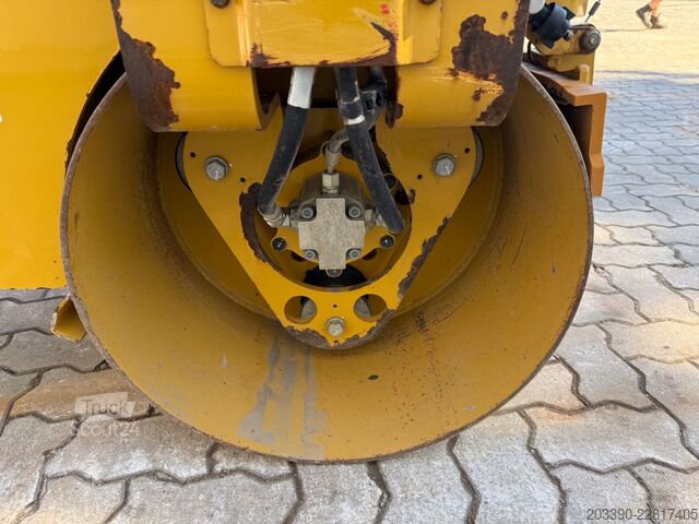 Jednovalcový valec CATERPILLAR CB1.7 / 2019 BJ / 430 Stunden