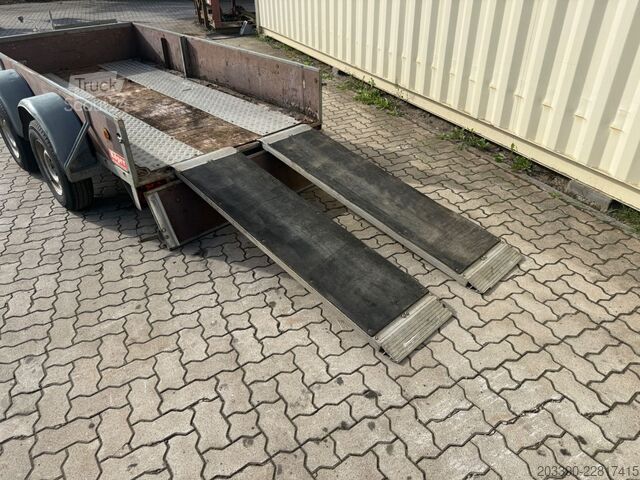 Autoprieves  Köper Anhänger mit Verladerampen / TÜV 01/28