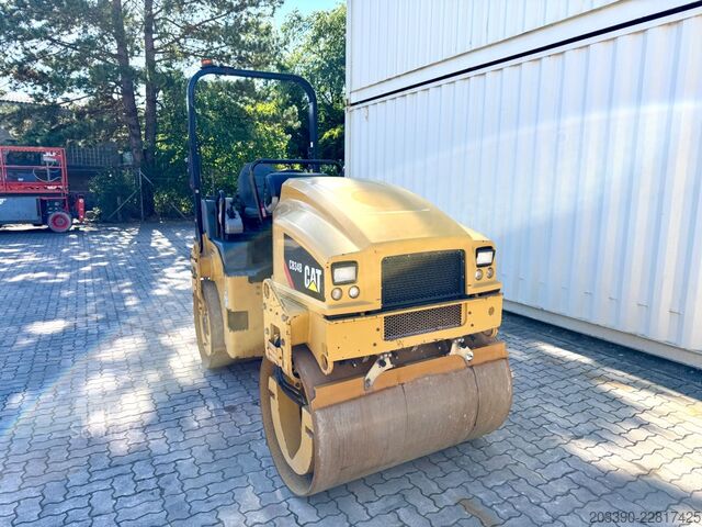 Jednovalcový valec CATERPILLAR CB34B / 2018 BJ / 1.244 Stunden / 4.3 Tonnen