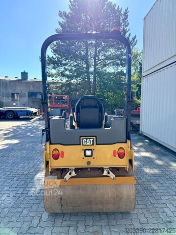 Jednovalcový valec CATERPILLAR CB34B / 2018 BJ / 1.244 Stunden / 4.3 Tonnen