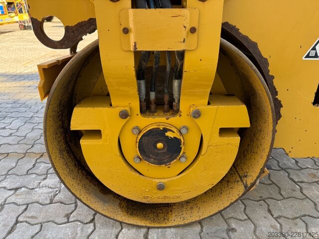 Jednovalcový valec CATERPILLAR CB34B / 2018 BJ / 1.244 Stunden / 4.3 Tonnen