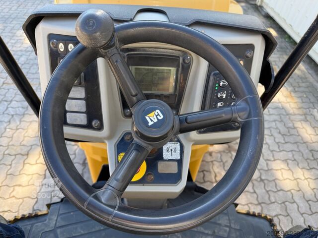Jednovalcový valec CATERPILLAR CB34B / 2018 BJ / 1.244 Stunden / 4.3 Tonnen