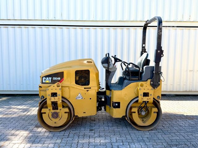 Jednovalcový valec CATERPILLAR CB34B / 2018 BJ / 948 Stunden / 4.3 Tonnen