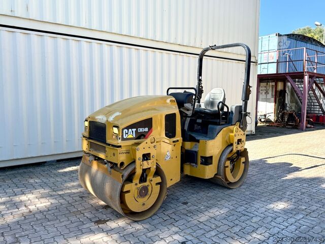 Jednovalcový valec CATERPILLAR CB34B / 2018 BJ / 948 Stunden / 4.3 Tonnen