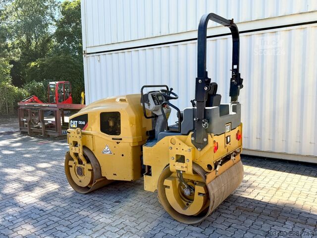 Jednovalcový valec CATERPILLAR CB34B / 2018 BJ / 948 Stunden / 4.3 Tonnen