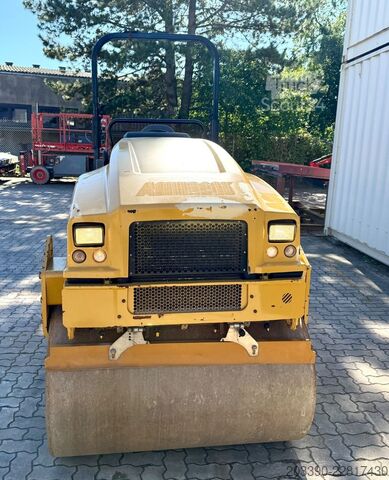 Jednovalcový valec CATERPILLAR CB34B / 2018 BJ / 948 Stunden / 4.3 Tonnen