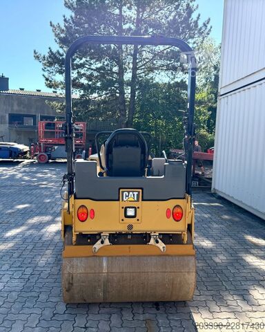 Jednovalcový valec CATERPILLAR CB34B / 2018 BJ / 948 Stunden / 4.3 Tonnen