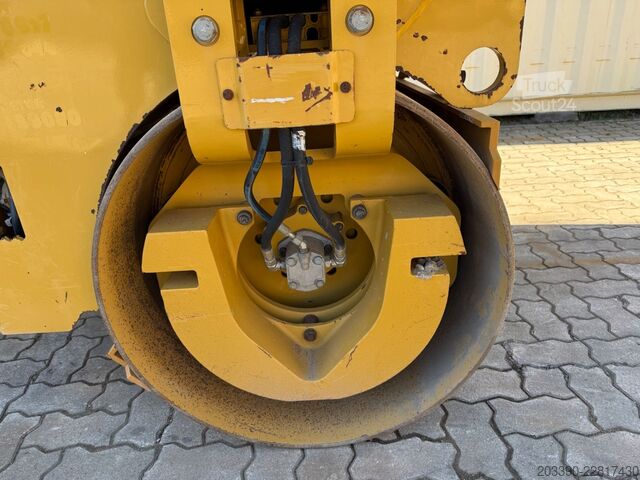 Jednovalcový valec CATERPILLAR CB34B / 2018 BJ / 948 Stunden / 4.3 Tonnen