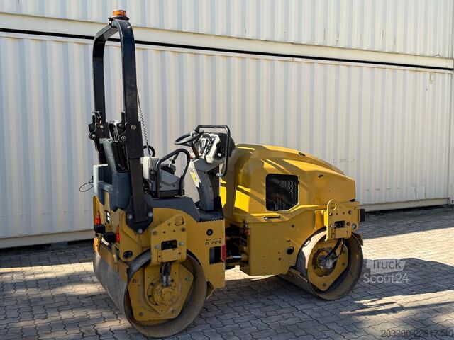 Jednovalcový valec CATERPILLAR CB2.7 / 2018 BJ / 845 H / 2.5 Tonnen