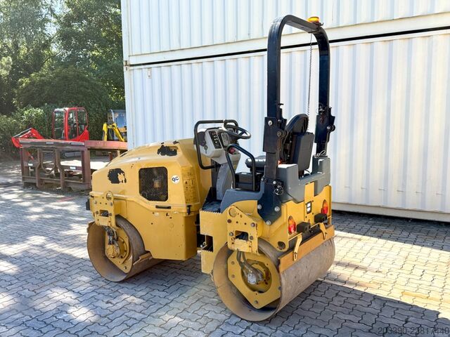 Jednovalcový valec CATERPILLAR CB2.7 / 2018 BJ / 845 H / 2.5 Tonnen