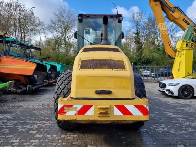 Enkele wals Caterpillar CS 56