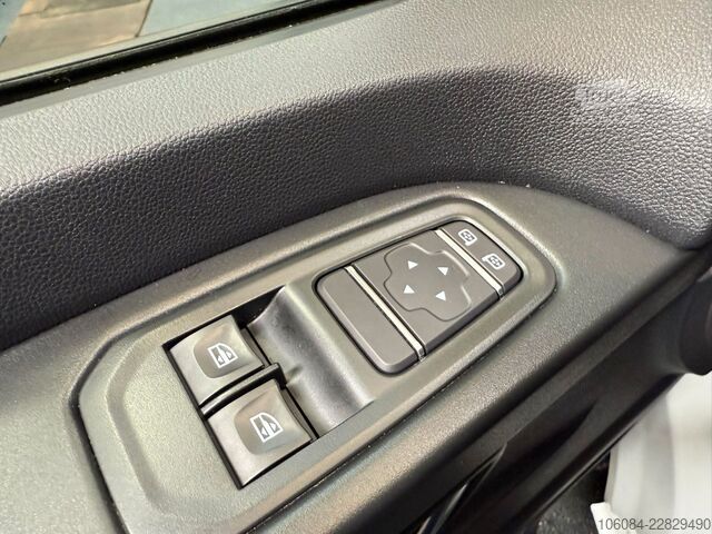 Kleinbus RENAULT Trafic Kombi L1H1 Life Style 8 Sitze AC LED PDC