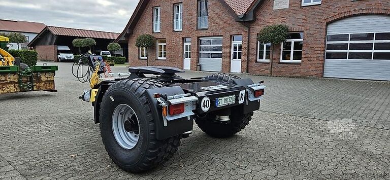 Trattore stradale Kröger EAD14