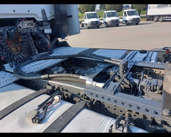 Standardni vlačilec MERCEDES-BENZ Actros L 18 4x2 - Actros L 1852 LS 4x2