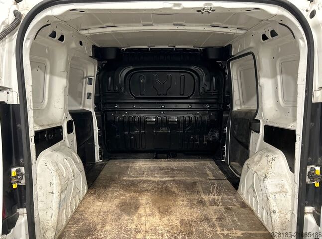 Furgoneta FIAT Doblo Cargo 2019 - Doblo cargo 1.6 mjt 90cv CH1 Lounge S&S