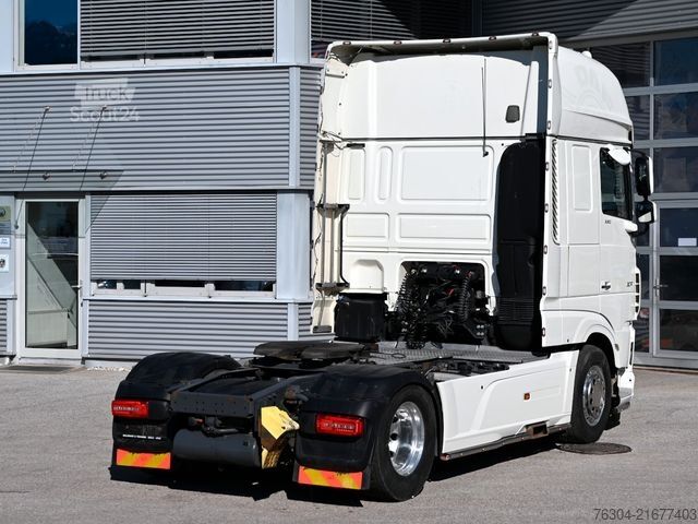 Tractor estándar DAF XF 530 FT