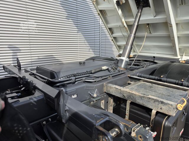 Camión volquete trilateral IVECO Euro Cargo 180-320 Kipper Kran Funk öelanschluss