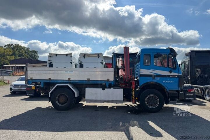 Macara montată pe camion MERCEDES-BENZ SK 1831 4x2 Fassi F105 Kipper