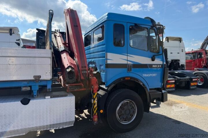 Macara montată pe camion MERCEDES-BENZ SK 1831 4x2 Fassi F105 Kipper