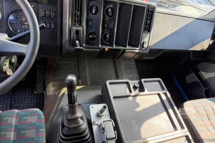 Macara montată pe camion MERCEDES-BENZ SK 1831 4x2 Fassi F105 Kipper