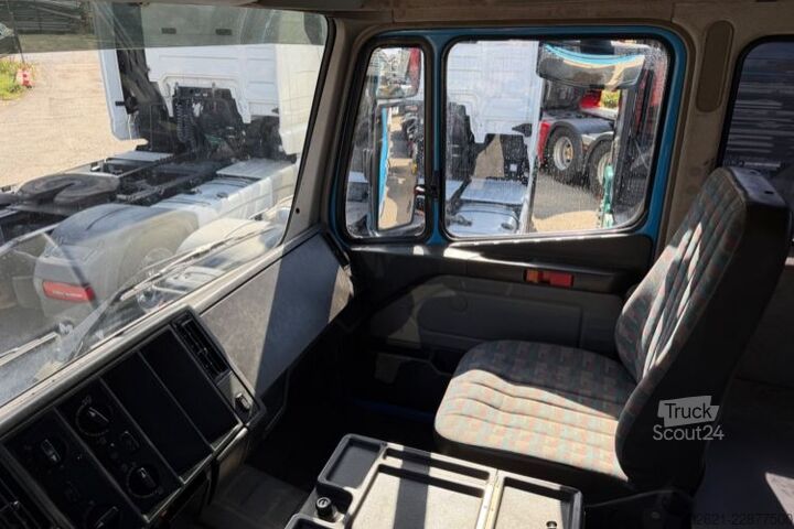 Macara montată pe camion MERCEDES-BENZ SK 1831 4x2 Fassi F105 Kipper