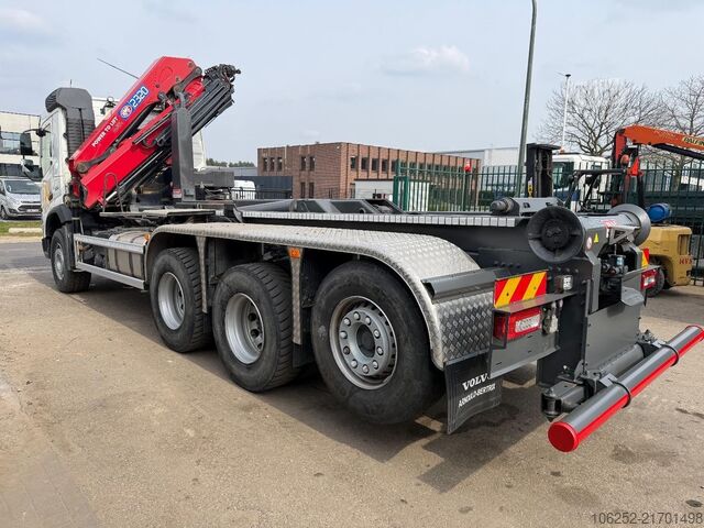 Containertransport (haakarmsysteem) Volvo FMX 500 8x4 TRIDEM HOOKLIFT + CRANE HMF 2320 K4...