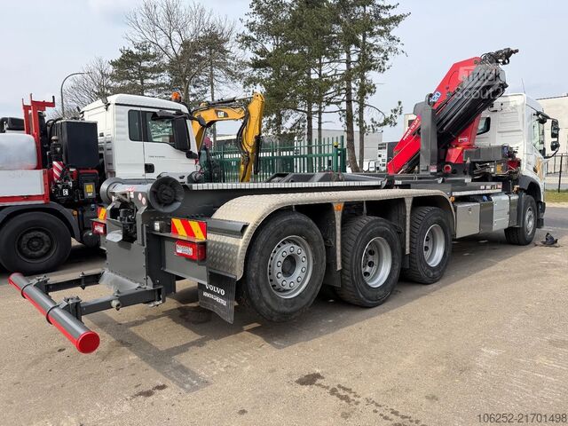 Containertransport (haakarmsysteem) Volvo FMX 500 8x4 TRIDEM HOOKLIFT + CRANE HMF 2320 K4...