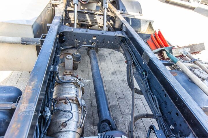 ISUZU NPR 75