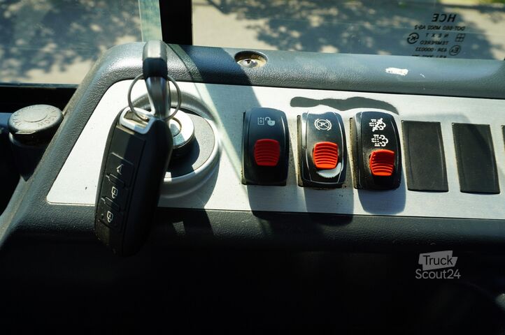 Wheel loader Hyundai HL940A articulated loader / year 2021 /