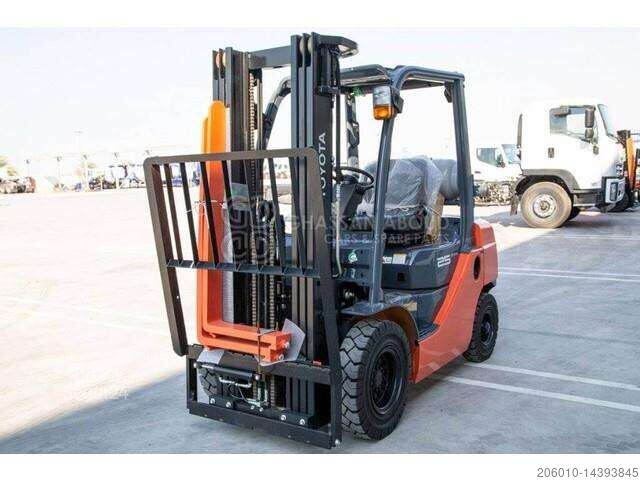 Toyota FORKLIFT LPG 2.5 TON, 3 STAGE W/ SIDE SHIFT 3 LEVE