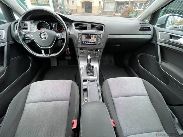 Minibús VOLKSWAGEN Golf 1.6 TDI DSG Variant* Navi* Klima* MFL* PDC