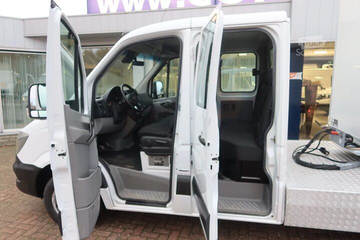 BE-SZM Mercedes-Benz 519 CDI V6 Motor 519 CDI V6 Motor + B.E Trailer