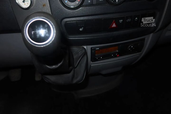 BE-SZM Mercedes-Benz 519 CDI V6 Motor 519 CDI V6 Motor + B.E Trailer