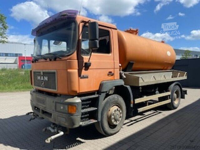 Camión para usos especiales MAN 18.264 4x4 Straßenwaschwagen/Wasserwagen