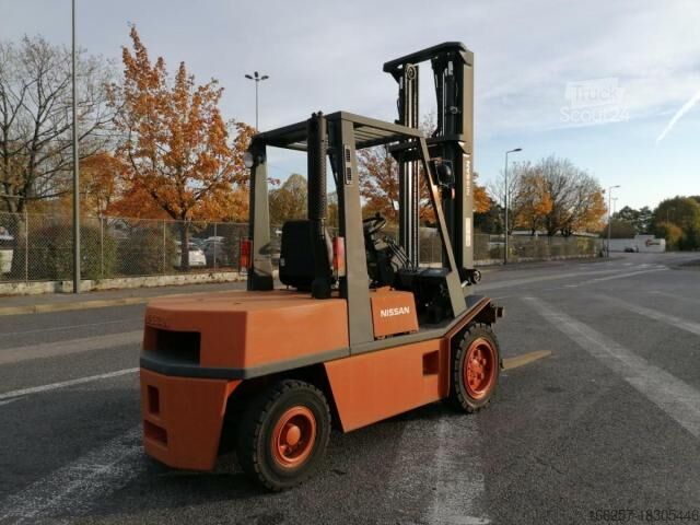 Chariot élévateur frontal Nissan EGH02A30U