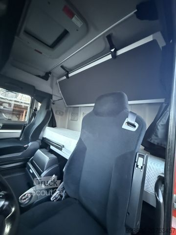 Φορτηγό κουτί (κουρμπαριστό) MAN TGX26.480 Lift-Lenk*Retarder*ACC*Koffer 8,1m*XLX
